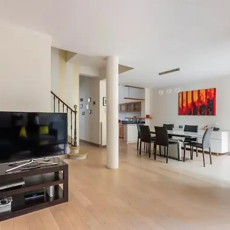 Family House Гостевой дом *
